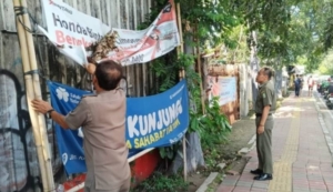 Satpol PP Kota Tangerang Gencarkan Penertiban Spanduk Liar