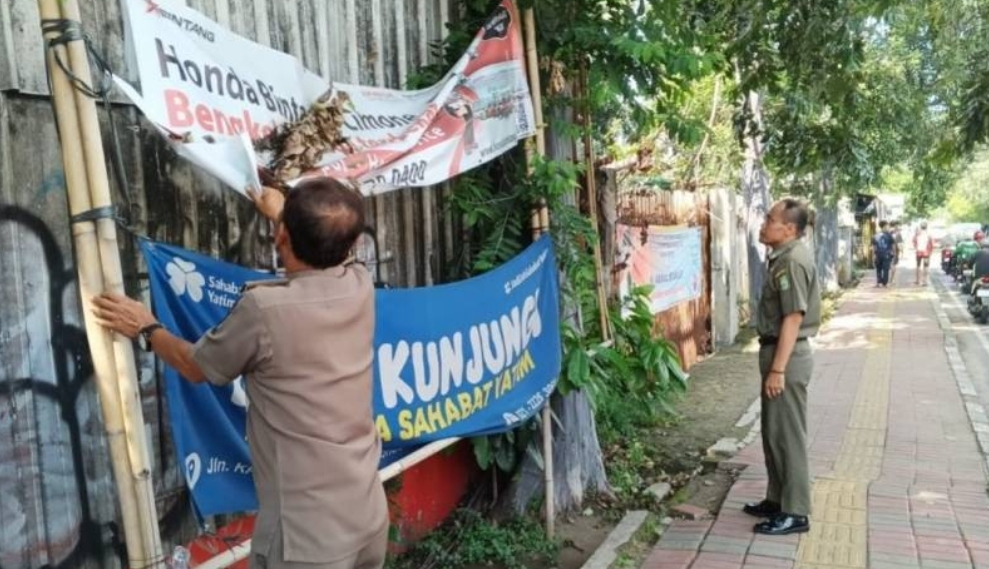 Satpol PP Kota Tangerang Gencarkan Penertiban Spanduk Liar