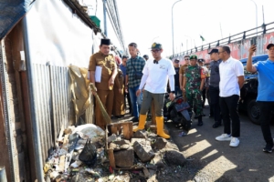 PKL di Bawah Flyover dan Trotoar Pasar Ciputat Ditertibkan