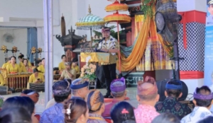 Bersama Umat Hindu, Sachrudin Salurkan Bantuan Sosial