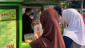 Jadi Jajanan Favorit, Sotang Pak Walidi di Kawasan Pendidikan Cikokol Beromzet Jutaan Rupiah