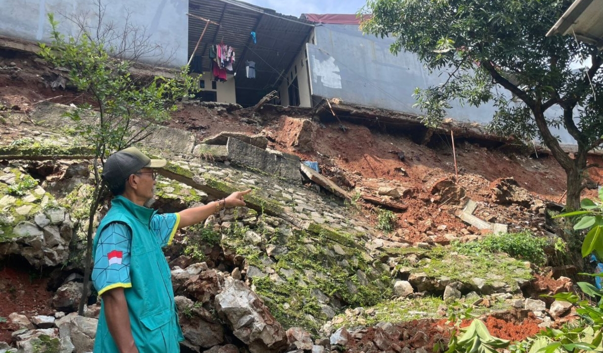 Tujuh Rumah di Puri Pamulang Tertimpa Longsor Turap