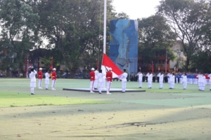 Detik-Detik Khidmat Penurunan Sang Saka Merah Putih di Kota Tangerang