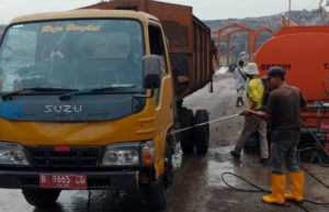 Jaga Kebersihan Truk Sampah, Pemkot Tangerang Sediakan Fasilitas Pencucian di TPA Rawa Kucing