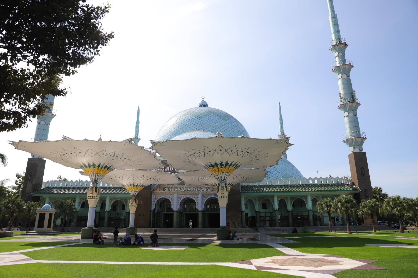 Mengenal Masjid Raya Al-A’zhom dengan Kubah Tanpa Tiang Terbesar di Dunia
