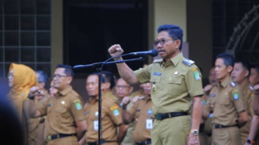 Wujud Kepedulian dan Perlindungan, Sachrudin Serahkan Klaim Asuransi Pohon Tumbang Senilai Rp237,6 Juta