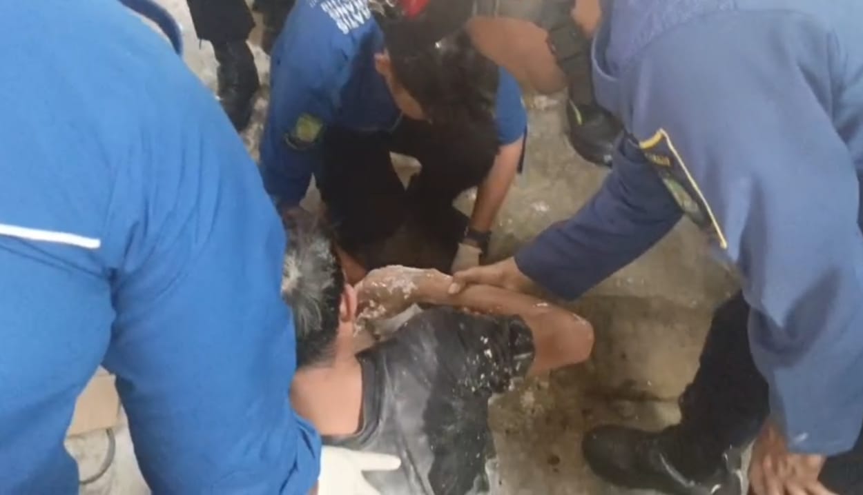 BPBD Kota Tangerang Bantu Evakuasi Tangan Pekerja Terjepit Mesin Adonan Kerupuk