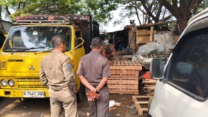 Satpol PP Kota Tangerang Imbau Pemilik Bangunan Liar di Benda Bongkar Mandiri