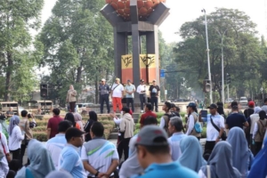 Car Free Day Special World Clean Up Day di Kota Tangerang Sedekah Sampah untuk Palestina