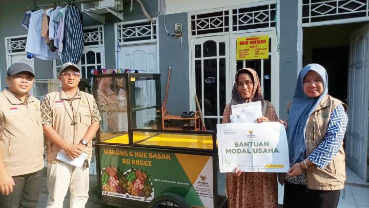 100 Mustahik Terima Bantuan Modal Usaha dari BAZNAS