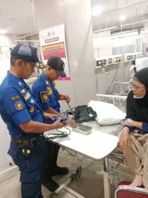 Petugas Damkar Ciledug Kota Tangerang Bantu Lepas Cincin di Jari Pasien untuk Jalani Operasi