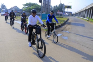 Bersepeda ke Kantor, Sachrudin Ajak Pegawai Terapkan Hidup Sehat dan Bebas Polusi