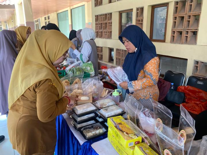 Forum KWT dan Koperasi KWT Kota Tangerang Hadir di Bazar Bulanan