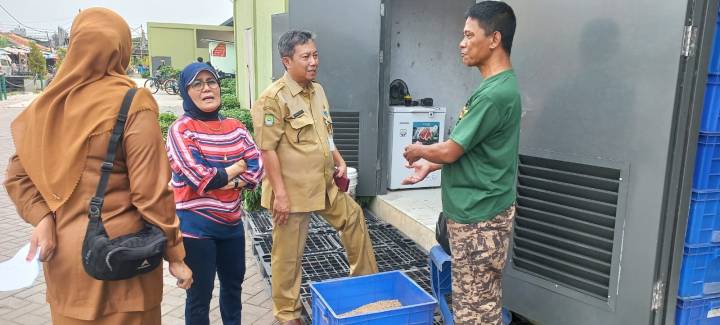 Inovasi KIM Gerendeng Ubah Limbah Pasar Anyar Tangerang Jadi Pelet Ikan Berkualitas dan Murah