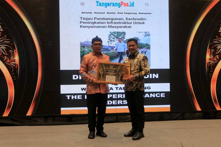 Dinilai Inspiratif, Wali Kota Tangerang Raih The Best Performance Leadership Award 2025