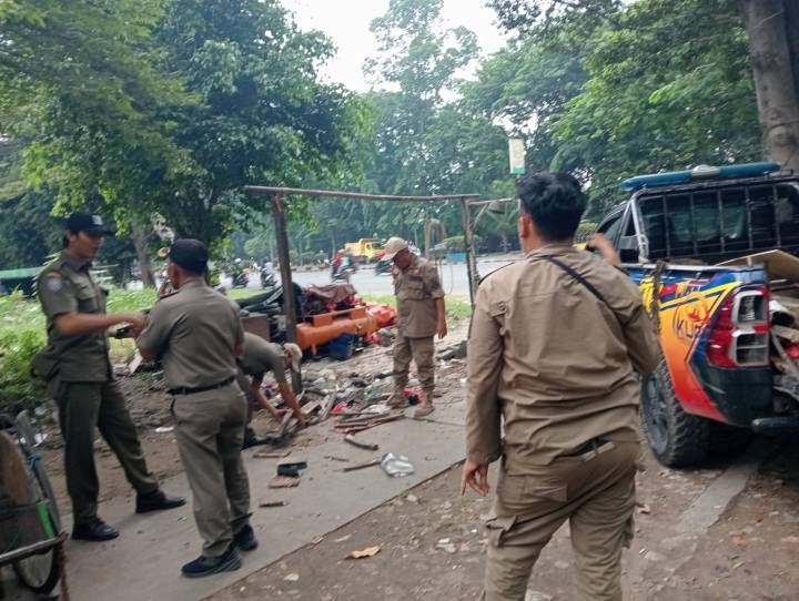 Pemkot Tangerang Tertibkan Bangunan Liar di Sekitar Mall Balekota