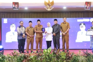 Kampung Kepaten Desa Margagiri Juara Umum Lomba Bulan Bhakti Gotong Royong