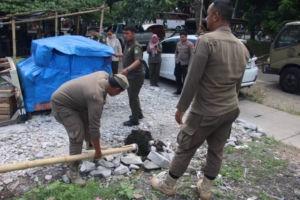 Atasi Keluhan Masyarakat, Satpol PP Kota Tangerang Tertibkan PKL Liar di Jalan Benteng Betawi