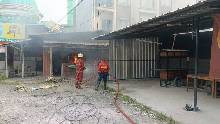 Cari Berita BPBD Kota Tangerang Gerak Cepat Padamkan Kebakaran di Jalan Perintis Kemerdekaan