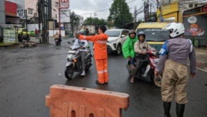 Akses Jalan Ciledug Indah Terputus, Pengendara Diarahkan Lewat Jalan Alternatif