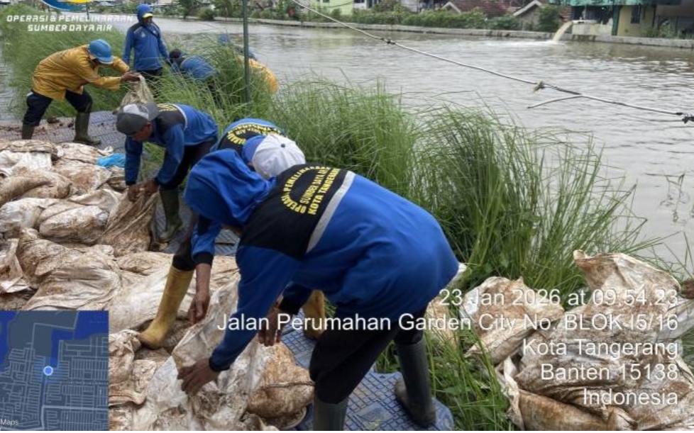 Antisipasi Tanggul Jebol, DPUPR Kota Tangerang Sebar 5.000 Karung Kisdam