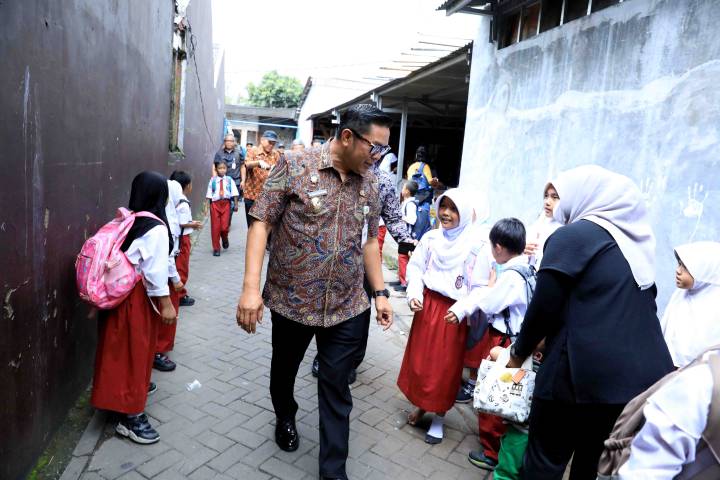 Respons Cepat Laporan Sekolah Tergenang, Wakil Wali Kota Turun Langsung Pastikan Anak-anak Tetap Aman Belajar
