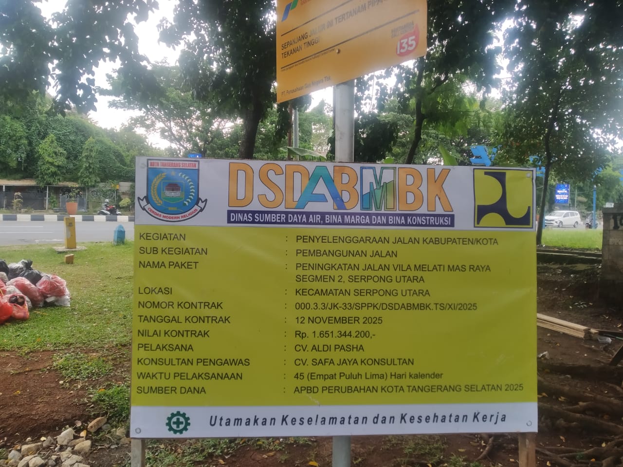 Aktifis Pertanyakan Kualitas dan Anggaran Jaminan Pemeliharaan Jalan Via Melati Mas