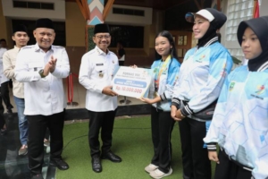 Beri Bonus Peraih Medali FORNAS, Sachrudin: Apresiasi Semangat Juang Atlet