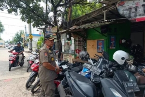 Antisipasi Kemacetan, Trantib Kecamatan Batuceper Tertibkan Parkir Liar di Sekitar Stasiun Poris