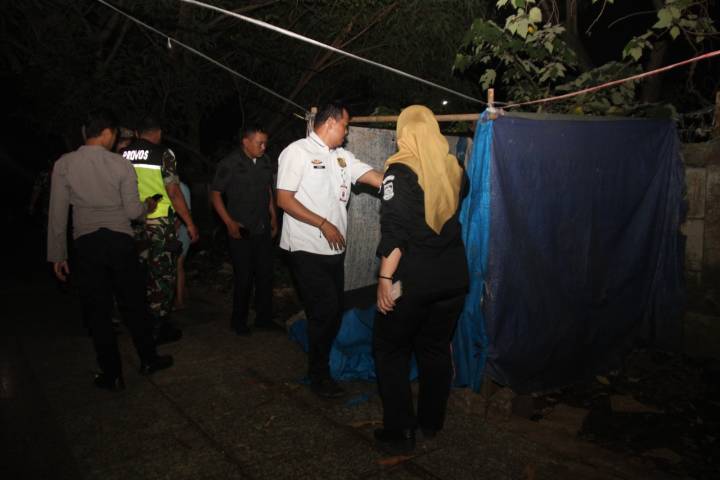 Satpol PP Kota Tangerang Gelar Operasi Penertiban Peredaran Alkohol dan Prostitusi di Pasar Induk Tanah Tinggi
