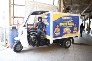 Bang SaMa Sambangi RW 08 Cimone Jaya, Warga Antusias Tebus Beras SPHP Rp55 Ribu