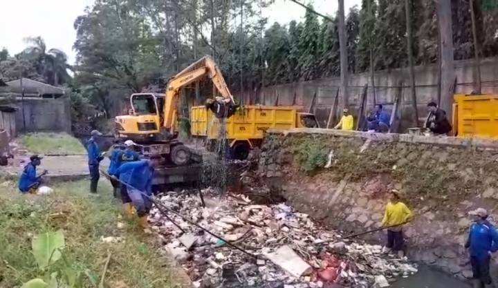 Gerak Bersama Cegah Banjir, Andra Soni-Sachrudin dan Komunitas Bebersih Kali