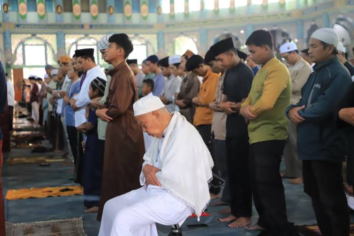 Khidmat Salat Iduladha di Masjid Al-A’zhom, Pemkot Tangerang Salurkan Hewan Kurban ke 13 Kecamatan