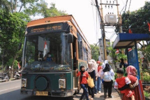 Tekan Pengeluaran Transportasi, Warga Kota Tangerang Diajak Naik Bus Tayo dan Angkot Si Benteng Rp2 Ribu Saja