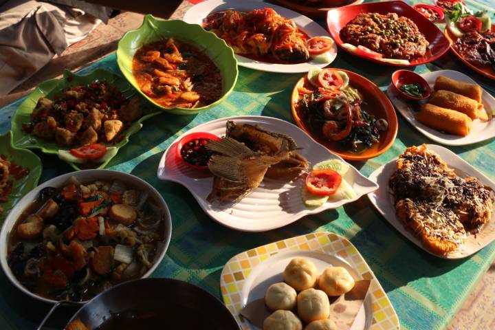 Jelajahi Kuliner Nusantara di Saung Srikandi Pinang Kota Tangerang