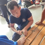 Alami Penebalan hingga 2 Cm, BPBD Kota Tangerang Bantu Nenek Salwah Potong Kuku Kakinya