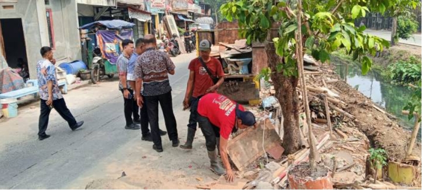 Pemkot Tangerang Tertibkan Bangunan Liar di Saluran Irigasi Sipon